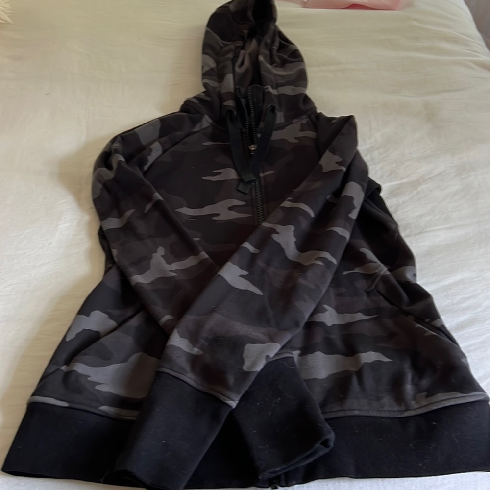 In like new condition Athleta camp hoodie